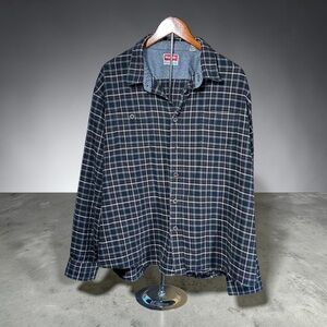 Wrangler Black & Gray Plaid Casual Button-Down Shirt